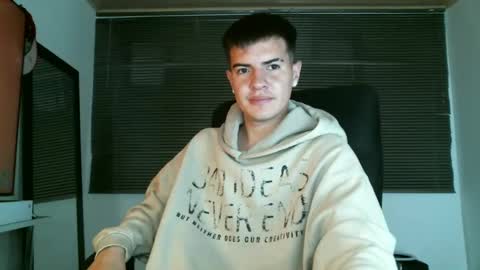 franccesco_699 online show from March 1, 2025, 10:53 pm
