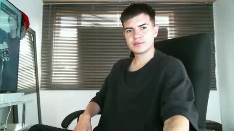 franccesco_699 online show from March 2, 2025, 4:10 pm