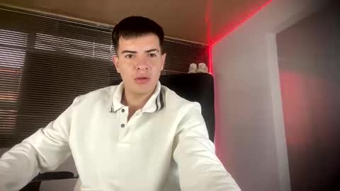 franccesco_699 online show from March 3, 2025, 10:20 pm