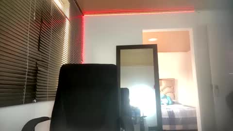 franccesco_699 online show from March 4, 2025, 4:09 pm