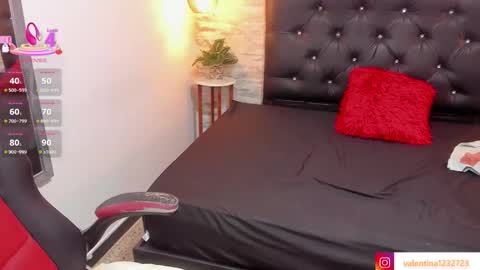          online show from October 18, 2025, 3:35 pm