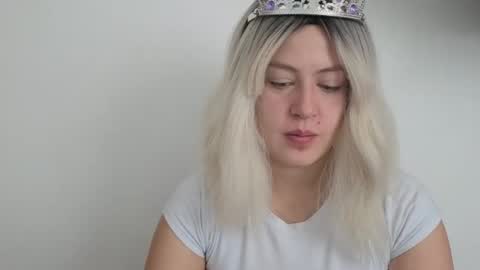 Francesca online show from December 4, 2025, 1:31 pm