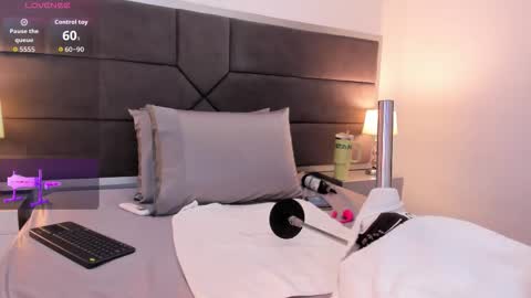 franceska_milf online show from February 8, 2026, 1:47 pm