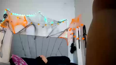 francihot4 online show from October 16, 2025, 2:23 am