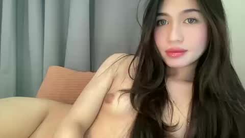 Snapshot of francine_moore chatting on October 8, 2025, 3:48 am Francine online show from October 8, 2025, 3:48 am