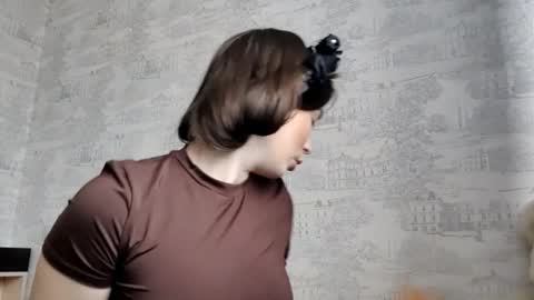 Lina online show from January 9, 2026, 7:44 am