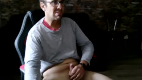 Snapshot of franck143544 chatting on June 3, 2026, 2:08 pm franck143544 online show from June 3, 2026, 2:08 pm
