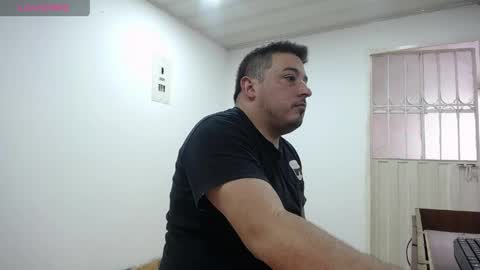 Snapshot of francoisroy chatting on April 27, 2026, 4:27 pm Juan online show from April 27, 2026, 4:27 pm