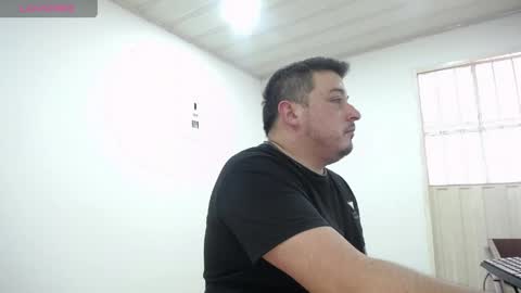 Snapshot of francoisroy chatting on May 6, 2026, 6:02 pm Juan online show from May 6, 2026, 6:02 pm