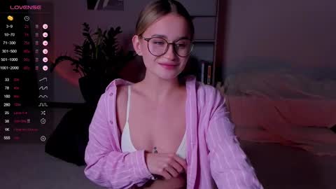 Snapshot of frannpalmer chatting on November 5, 2025, 4:51 pm Frann online show from November 5, 2025, 4:51 pm