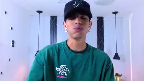 Franvill trato online show from November 1, 2025, 6:43 pm