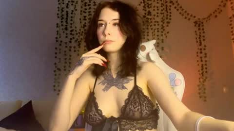 mistress Bastet and  mintcola online show from March 5, 2025, 1:06 pm