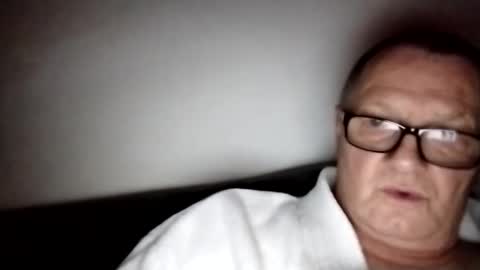 Snapshot of frauenfeind1 chatting on December 31, 2024, 5:29 pm Wolfi online show from December 31, 2024, 5:29 pm