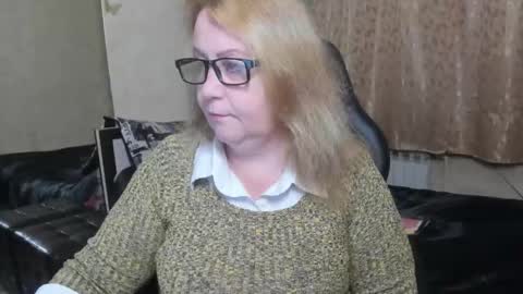FrauMartha online show from November 11, 2025, 3:12 pm