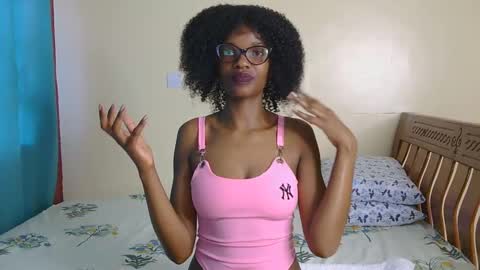 Nessa-Independent model online show from December 8, 2024, 6:22 am