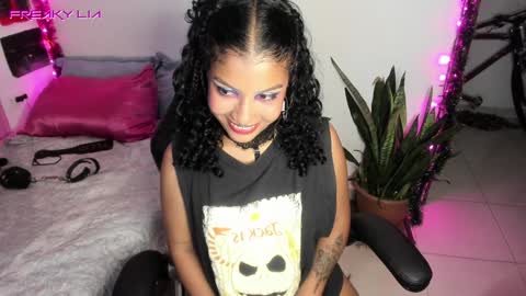 Snapshot of freaky_lia chatting on December 13, 2024, 1:37 am Lia Gomez online show from December 13, 2024, 1:37 am