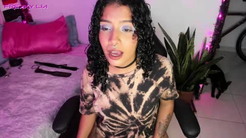 Snapshot of freaky_lia chatting on December 17, 2024, 10:54 pm Lia Gomez online show from December 17, 2024, 10:54 pm