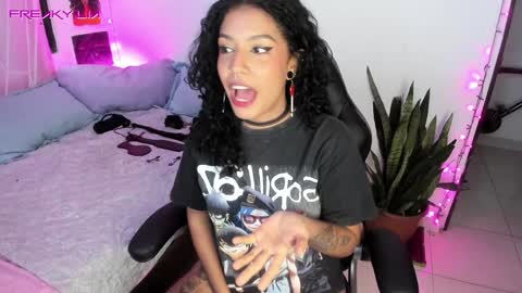 Snapshot of freaky_lia chatting on January 3, 2025, 10:08 pm Lia Gomez online show from January 3, 2025, 10:08 pm