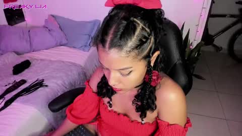 Snapshot of freaky_lia chatting on February 16, 2025, 2:42 am Lia Gomez online show from February 16, 2025, 2:42 am