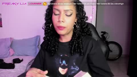 Snapshot of freaky_lia chatting on February 25, 2025, 2:58 am Lia Gomez online show from February 25, 2025, 2:58 am