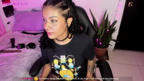 Snapshot of freaky_lia chatting on March 7, 2025, 2:04 am Lia Gomez online show from March 7, 2025, 2:04 am
