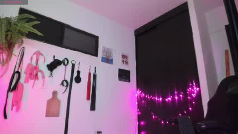 Snapshot of freaky_lia chatting on May 27, 2026, 1:57 am Lia Gomez online show from May 27, 2026, 1:57 am