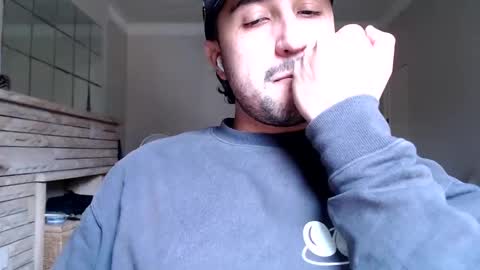 fred_555 online show from February 25, 2025, 2:58 am