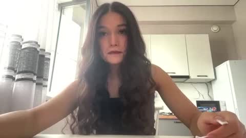 Mia online show from June 19, 2026, 5:34 am