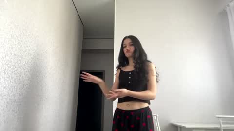 Mia online show from June 26, 2026, 5:56 am