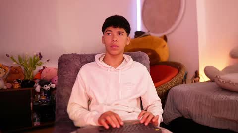 Juan  give it a thumbs up please its important online show from September 10, 2025, 11:43 am