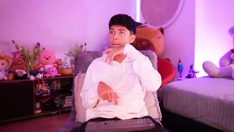Juan  give it a thumbs up please its important online show from September 11, 2025, 11:43 am