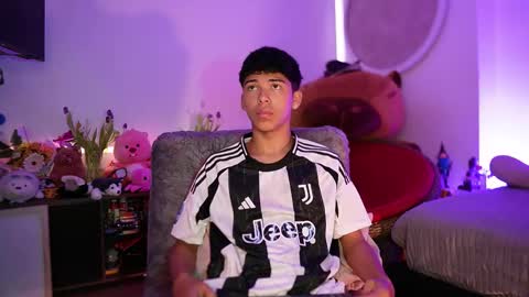 Juan  give it a thumbs up please its important online show from September 12, 2025, 11:32 am