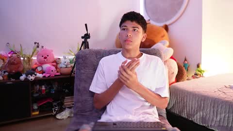 Juan  give it a thumbs up please its important online show from September 17, 2025, 11:56 am