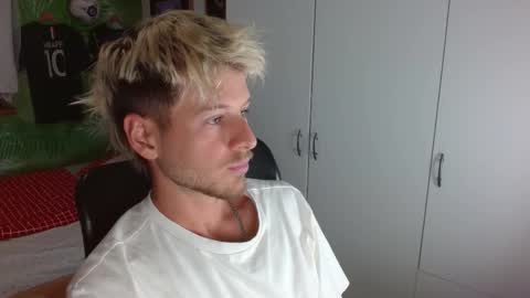 Snapshot of freddy_star chatting on November 16, 2025, 12:00 pm Frederick Perin online show from November 16, 2025, 12:00 pm