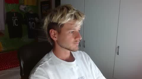 Snapshot of freddy_star chatting on November 19, 2025, 1:33 pm Frederick Perin online show from November 19, 2025, 1:33 pm