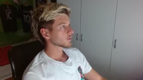 Snapshot of freddy_star chatting on November 20, 2025, 8:08 pm Frederick Perin online show from November 20, 2025, 8:08 pm