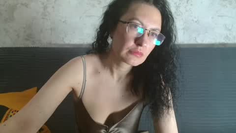 Snapshot of frederica_ chatting on May 27, 2026, 8:22 am frederica_ online show from May 27, 2026, 8:22 am