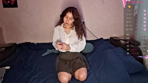 Mia online show from December 1, 2025, 12:32 pm