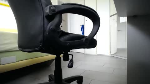 Walter Fischer online show from September 12, 2025, 12:05 pm