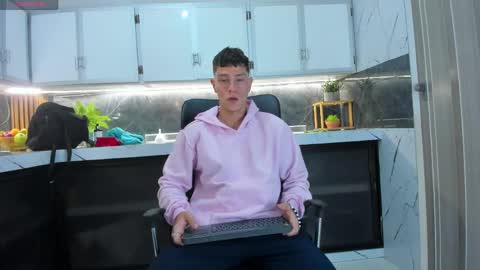 Xavier online show from April 14, 2026, 1:55 am