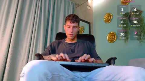 Snapshot of french_sexx chatting on May 12, 2026, 1:30 pm Xavier online show from May 12, 2026, 1:30 pm