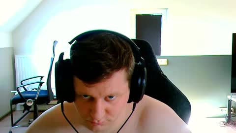 Snapshot of frenchfrieswithmayo chatting on July 28, 2026, 3:32 pm French fries online show from July 28, 2026, 3:32 pm