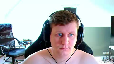 Snapshot of frenchfrieswithmayo chatting on July 31, 2026, 5:56 pm French fries online show from July 31, 2026, 5:56 pm