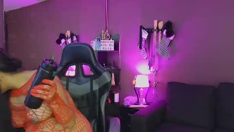 Snapshot of freya_aspen chatting on December 3, 2024, 8:50 pm online show from December 3, 2024, 8:50 pm