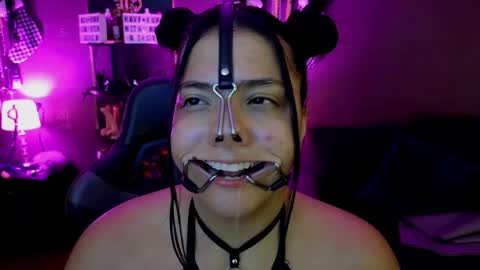 Snapshot of freya_aspen chatting on December 6, 2024, 9:32 am online show from December 6, 2024, 9:32 am