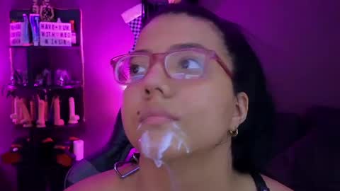 Snapshot of freya_aspen chatting on December 29, 2024, 2:27 am online show from December 29, 2024, 2:27 am