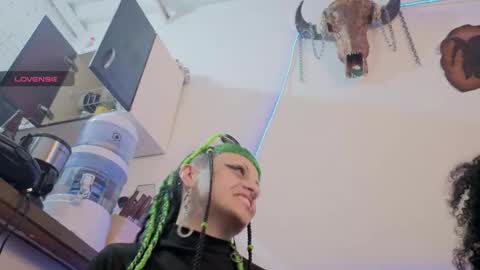 freyaa_sorceress online show from October 21, 2025, 3:18 am