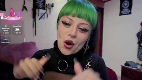 freyaa_sorceress online show from November 30, 2025, 4:55 pm