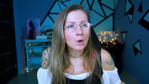 Frida Tander online show from December 22, 2024, 1:44 pm