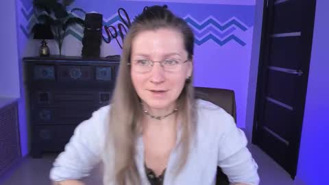 Frida Tander online show from March 10, 2025, 9:10 am